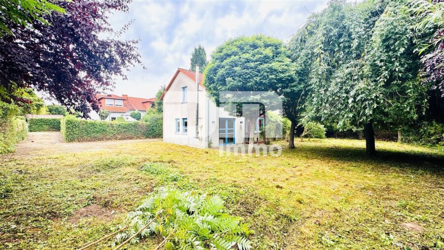 (R)eserviert!Schönes modern geschnittenes Einfamilienhaus mit Garage und großem Grundstück - Großer Gartenbereich